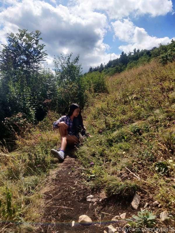 I went hiking 🥺🍑 come explore with me 🥰