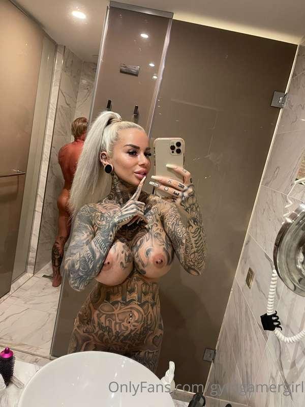 💦in my last video I just surprise this guy under the shower ..