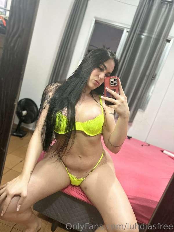 bet your mind’s already undressing this pic 😏