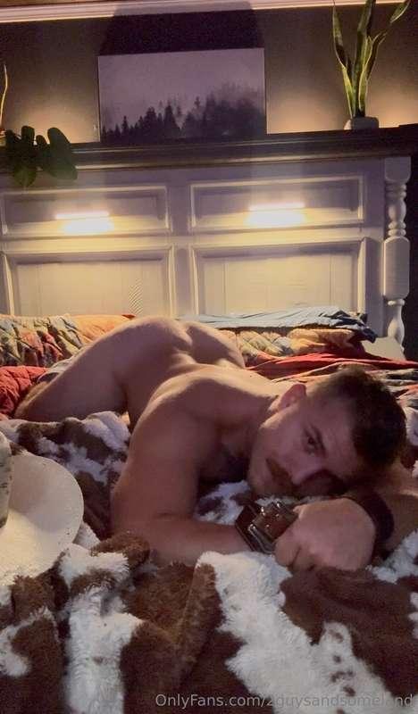 2guysandsomeland image #2