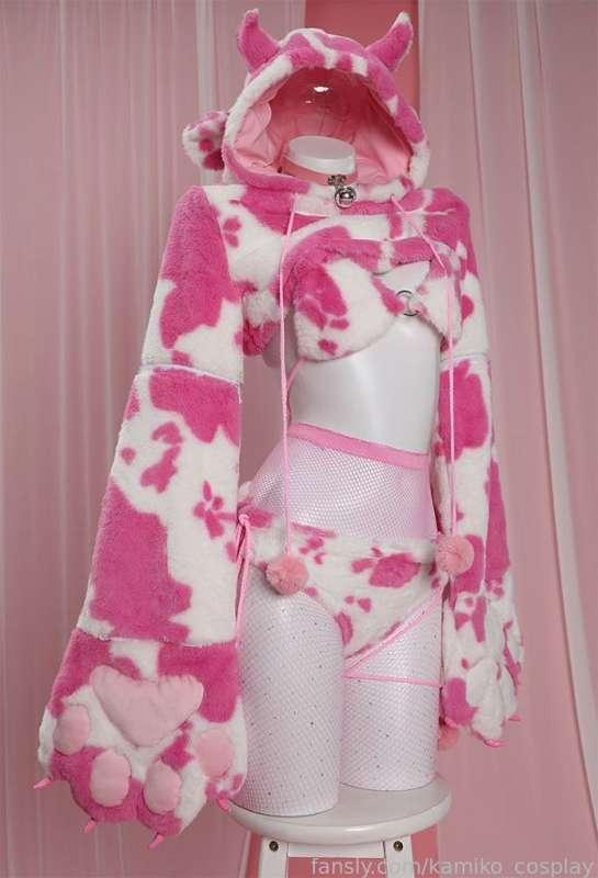 Does anyone want to help me be a cute little soft pink cow 💕 I need $75 I can do a promo on full nude videos normally $90
Paypal or interac 💕