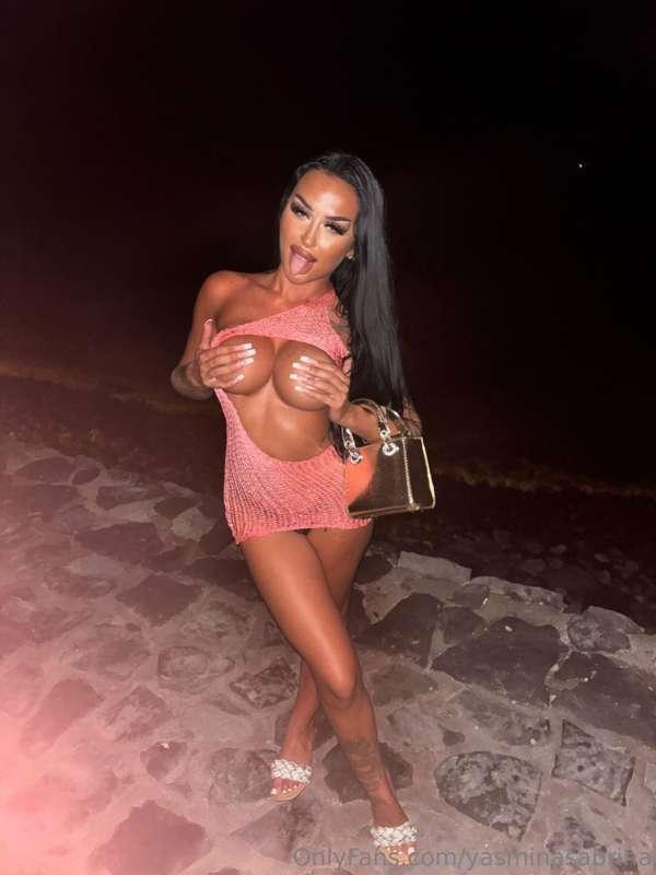 Can we fuck on the beach 🏖️💦💦💦💦