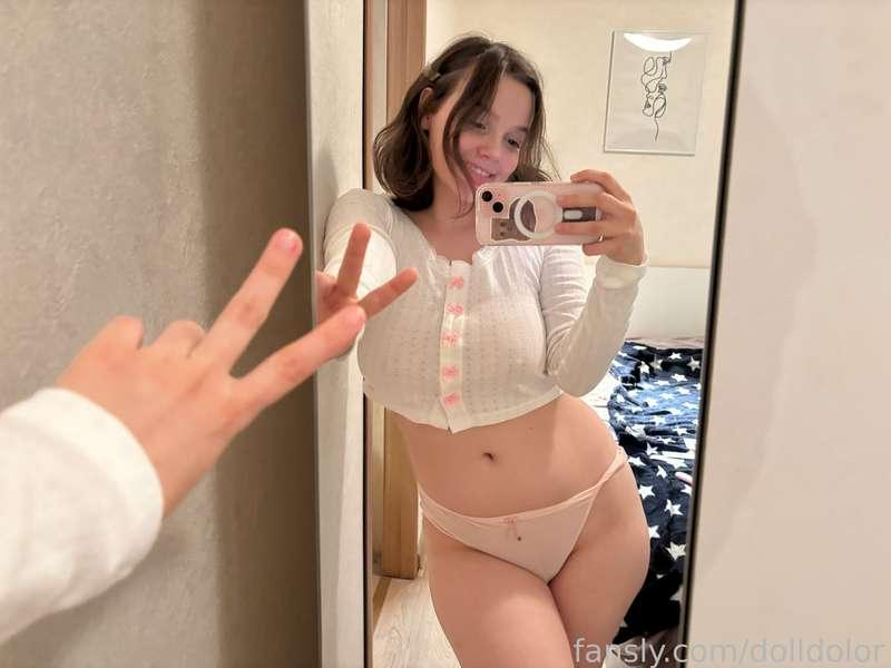  I have this weird habit of taking a selfie before I leave the house 🤳 I guess I just like to make sure I look my best before I head out 😉 I might be a little vain, but hey, who doesn't like a good selfie? 😄

#fyp #babygirl #sweet #young #cute #shy #teen #busty #kawaii #bigtitts
