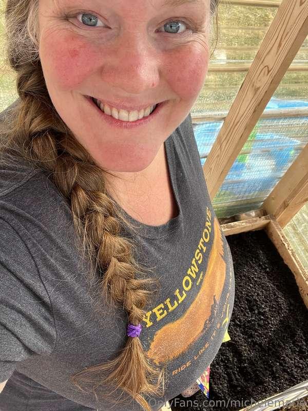 I got dirty today! 😜 First planting of the season! Can’t wai..