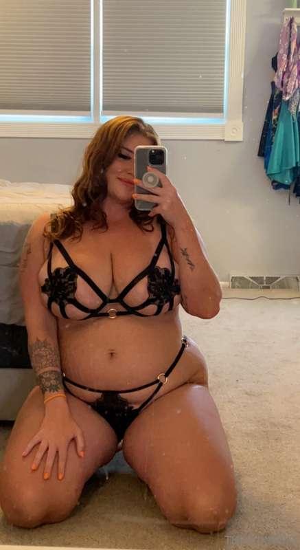 This little black lace has me feeling hot and ready to slay🔥