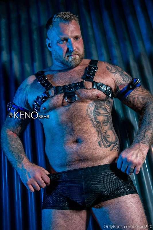 I'm back in fetish gear, even more fetish gear coming very s..