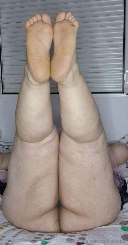 Abriéndome de piernas ¿Te gusta la vista? 🤭