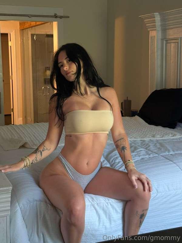  lowkey forgot the camera was on when i took these 💛