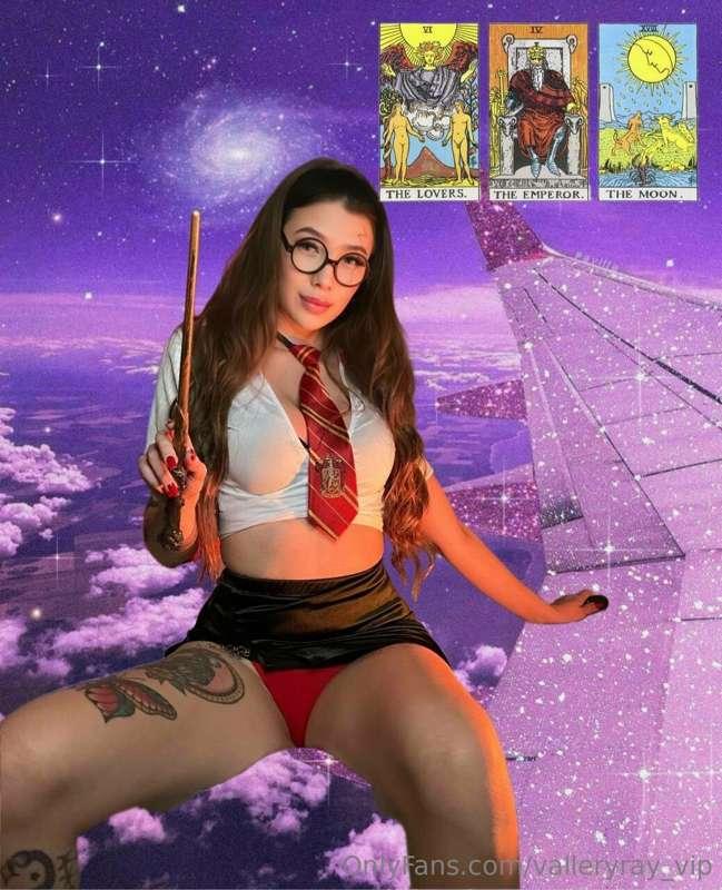 🅰🆃🆃🅴🅽🆃🅸🅾🅽!
𝙸 𝚑𝚊𝚟𝚎 𝚊 𝚌𝚘𝚞𝚙𝚕𝚎 𝚘𝚏 𝚚𝚞𝚎𝚜𝚝𝚒𝚘𝚗𝚜!🥰
𝟷) 𝚠𝚑𝚘 𝚒𝚜 𝚢𝚘𝚞𝚛 𝚏𝚊𝚟..
