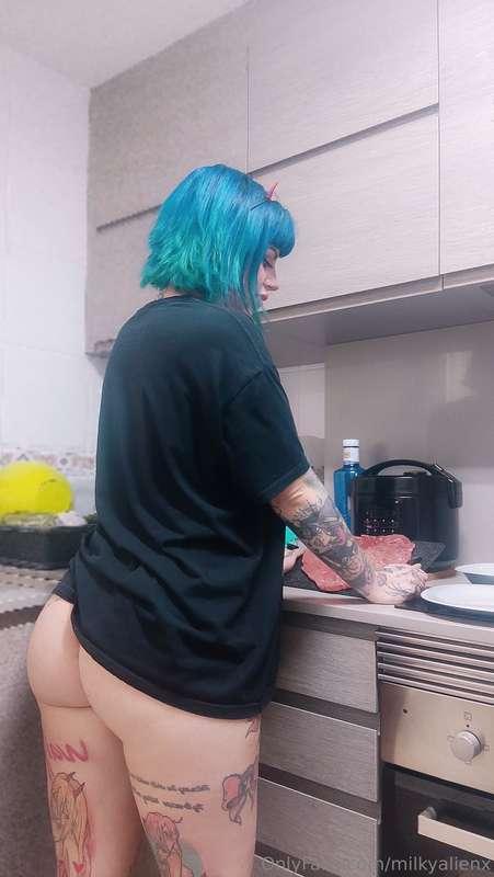 🇬🇧Just tenderizing some juicy meat for tonight's feast. If y..