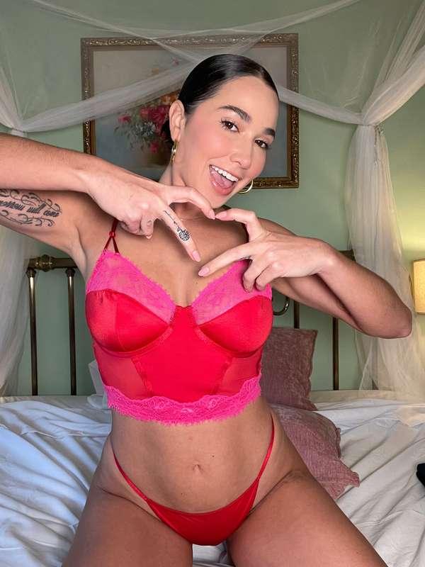 Do you want to be my Valentine baby? 💋