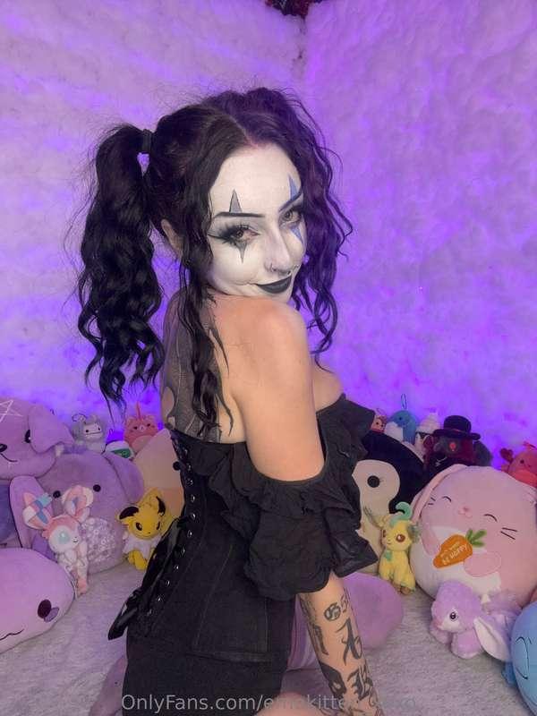 I know you’re wondering what’s off-camera😉