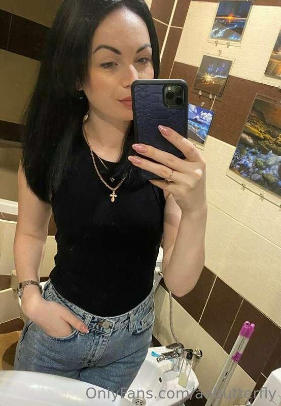 Write in comments. Is it still fashionable to take photos in..