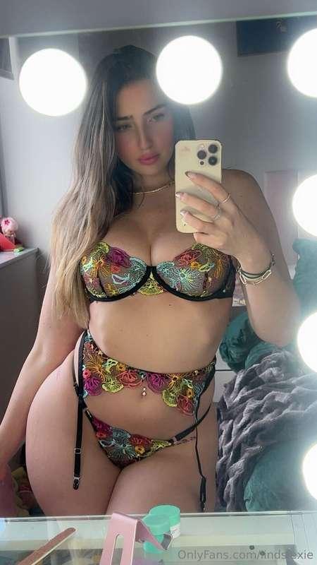 Don't miss this body on my LIVE STREAM TONIGHT 😘 💋