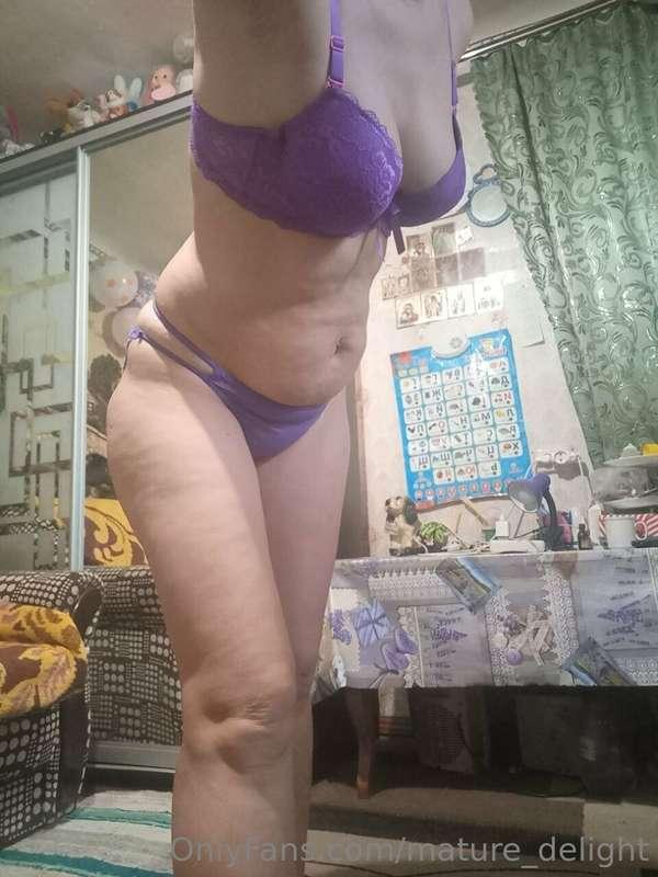 would u like to pust something between my boobs?