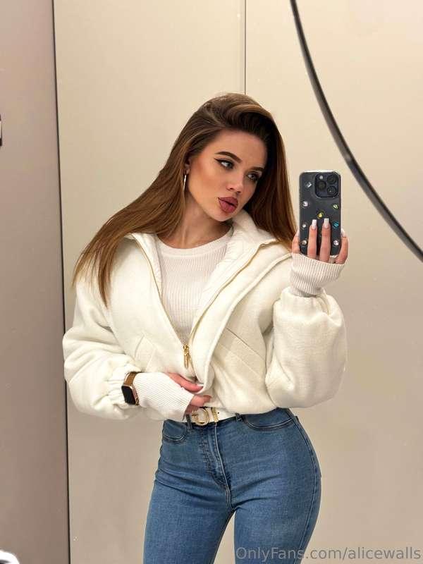 What suits me better? 🤤🤤🤤