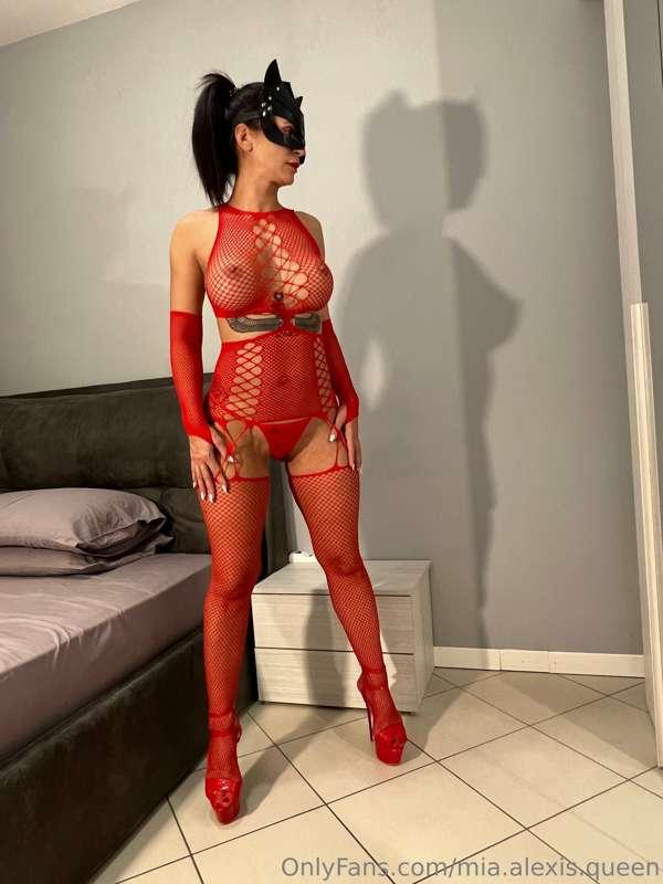 mia.alexis.queen image #3