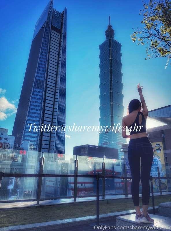 昨天挨完一針💉就跑去信義區商圈瞎晃，原來平常上班日請假跑去商圈鬼混感覺這麼爽，平常假日這邊拍照都是人，結果昨天一去很快就..