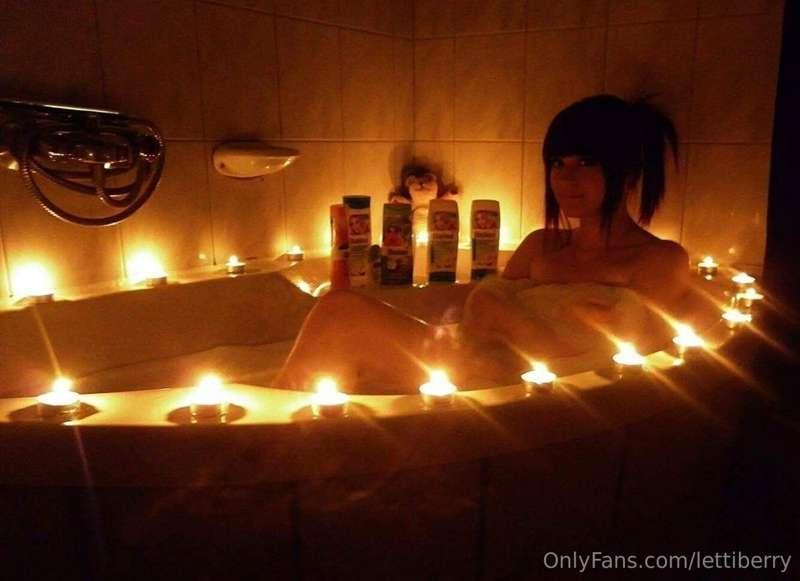 Care to join 🥰💦🚿