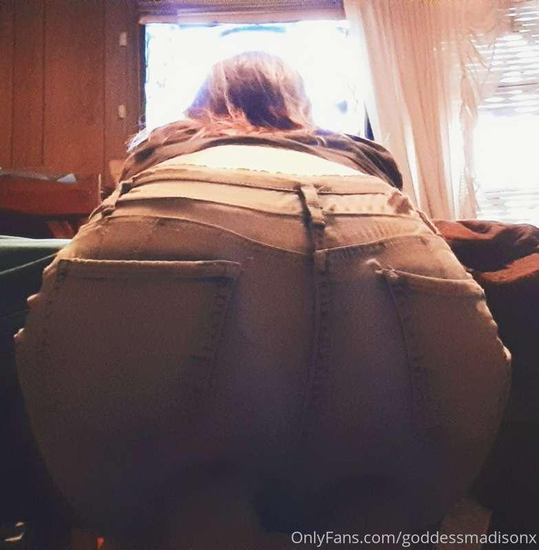 Let's have some fun yeah?

If my ass made your dick twitch y..