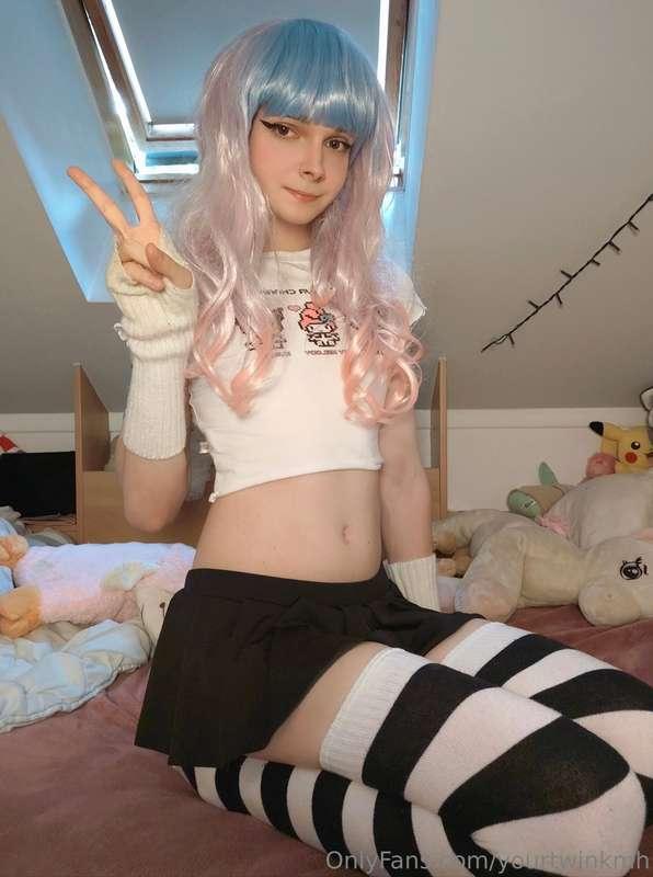 Rare photo of me not nakedDo I look cute? :3