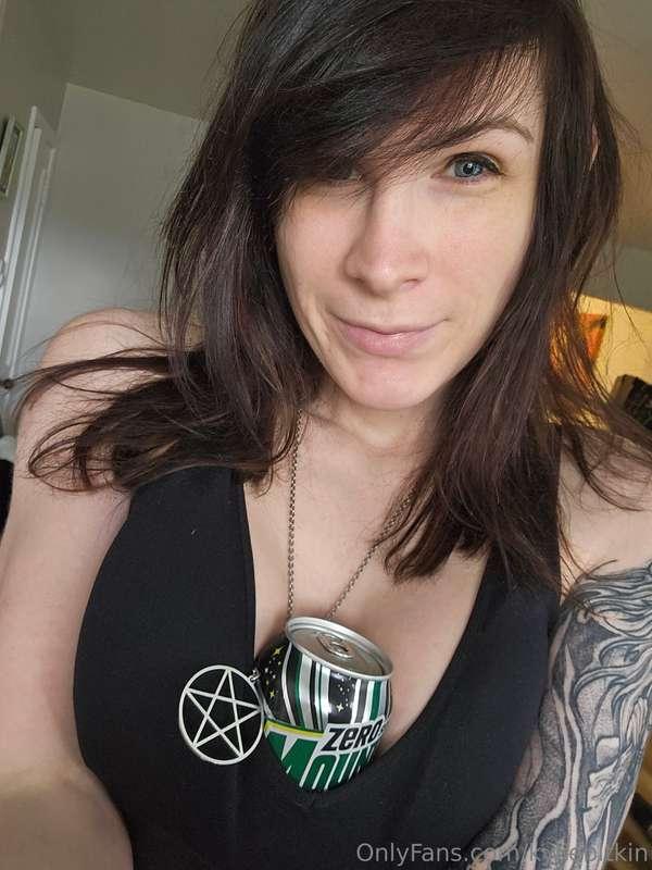 Happy Easter, have some mountain dew titties and a video of ..