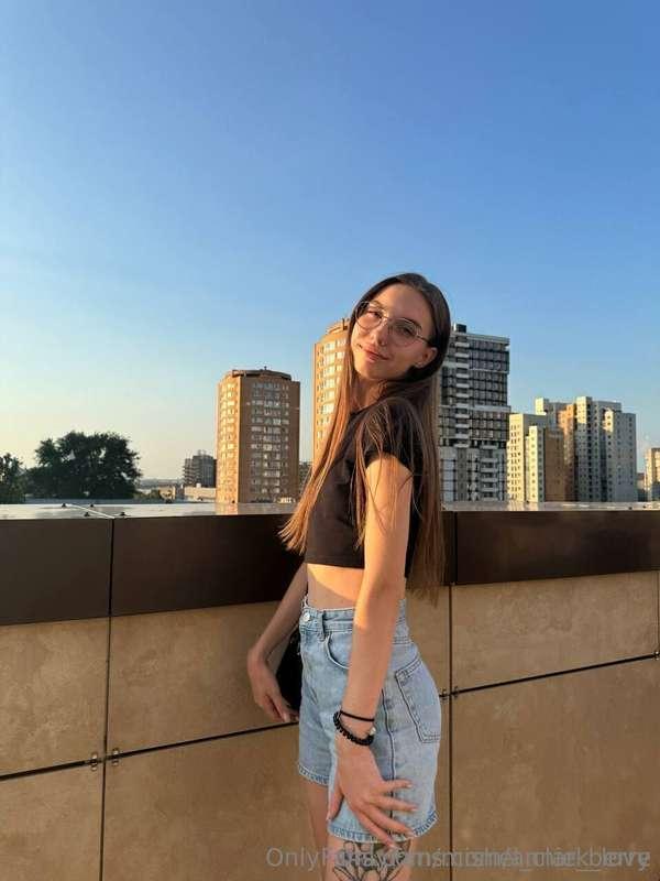 This babe @amy.sweety is finally 18!! She looks so innocent ..