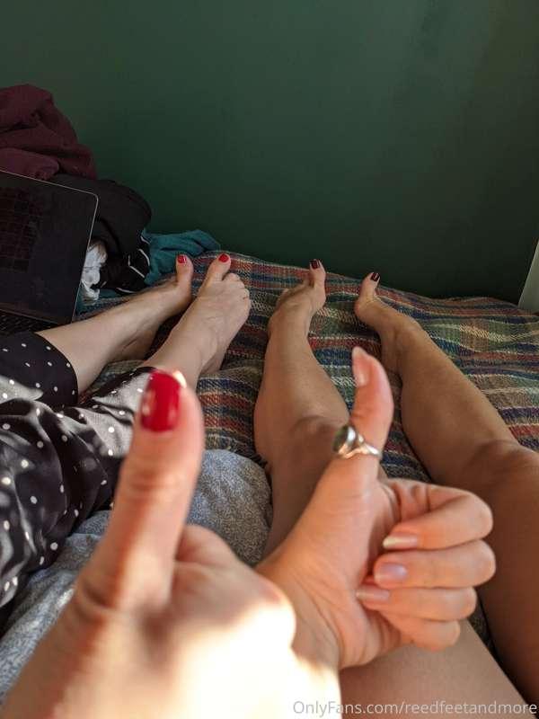 Thumbs up for big toes 😜 @viridian_rose7 this was actually r..