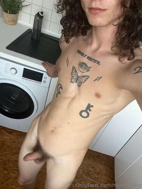 Wanna do laundry with me??🙏🏻😉