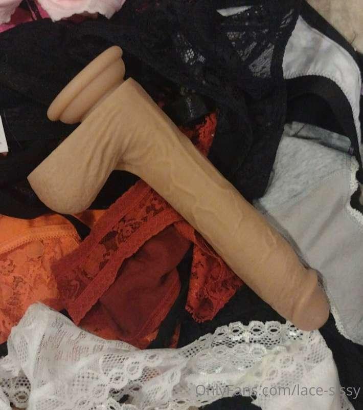 Got a super realistic dildo! 8.5 inches and 10 different mod..