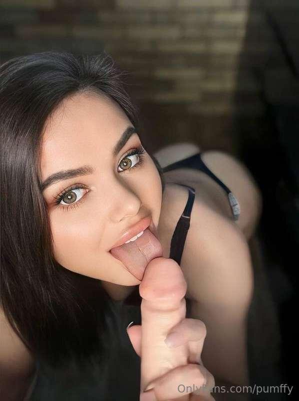 MY BITCH @susanna_bae LOVES MAKING HER PUSSY WET💦💦💦 

SHE WI..