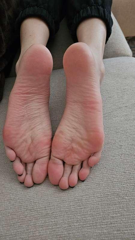 It's big feet Friday AND payday! who's spoiling my perfect b..