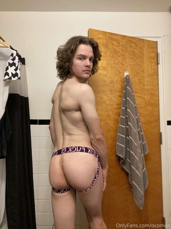 Ohh this jock doesn’t leave much to the imagination and noth..