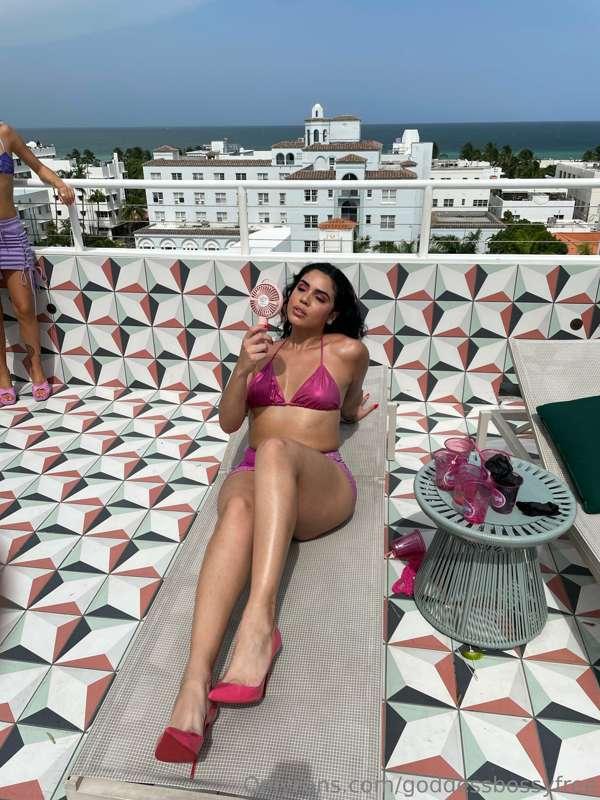 Getting some vitamin D🤩, but all I want to do is get all hot..