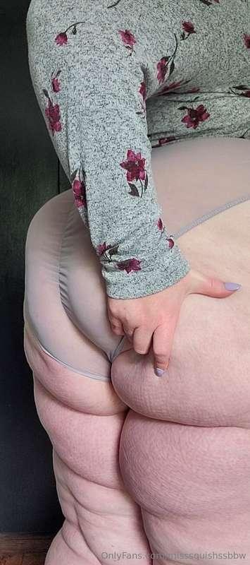 Hiya Little Squishes! 

Today is going to be a busy day! 😇 L..