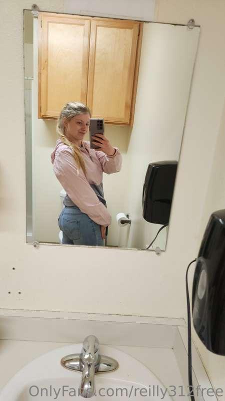 Bathroom selfies 🫠