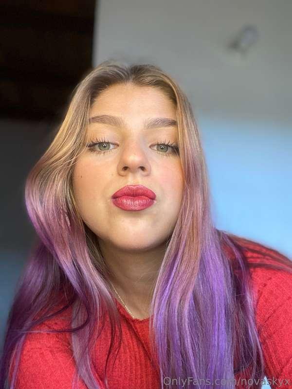 a kiss to brighten your day😋😘