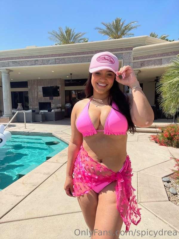 let's have a pool day babyy!