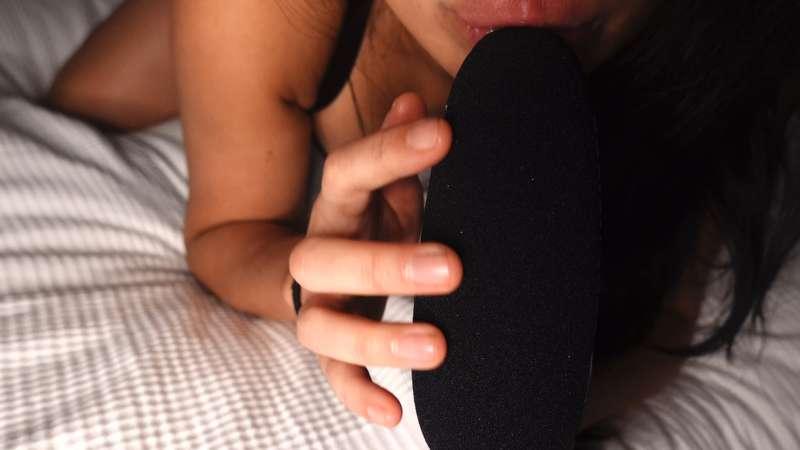 ASMR LONG MIC LICKING in bed