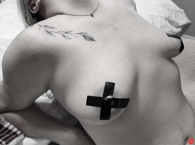 Beautiful day for some new pics! 🌟 Unlock to see my lingerie..