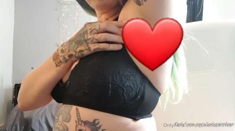 Are you into armpits? Check this armpit worship ;)