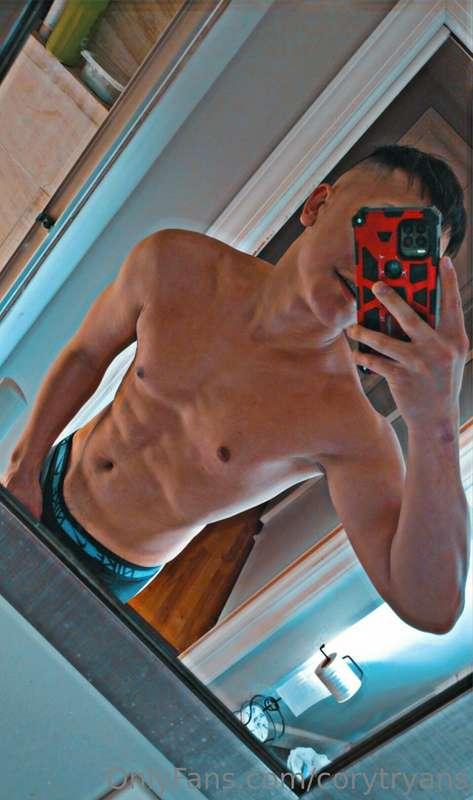 But first, lemme take a selfie. 📸