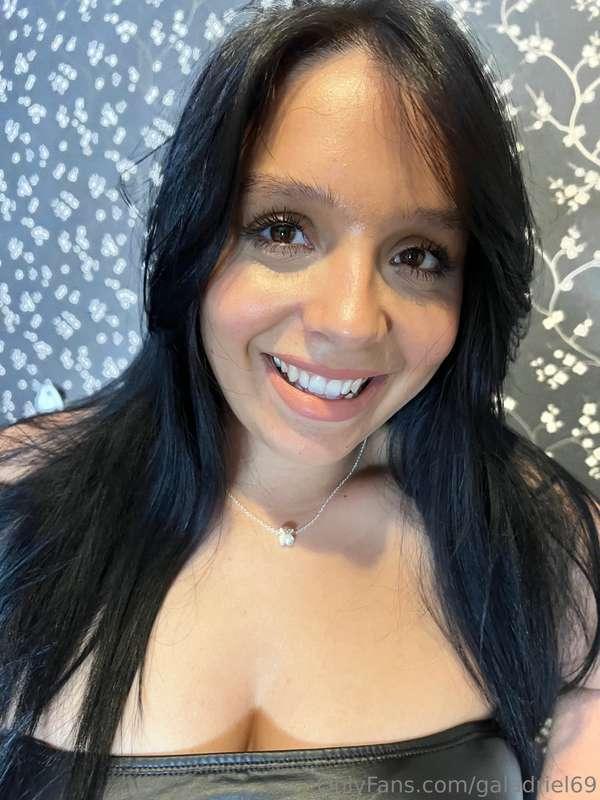 I love taking pictures of myself just waiting you turn on wi..