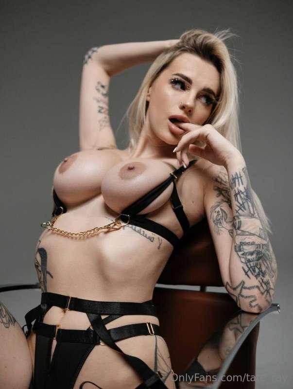 Tattooed baby @tatyanakissyou has the best boobs on OF 😍😍😍I ..