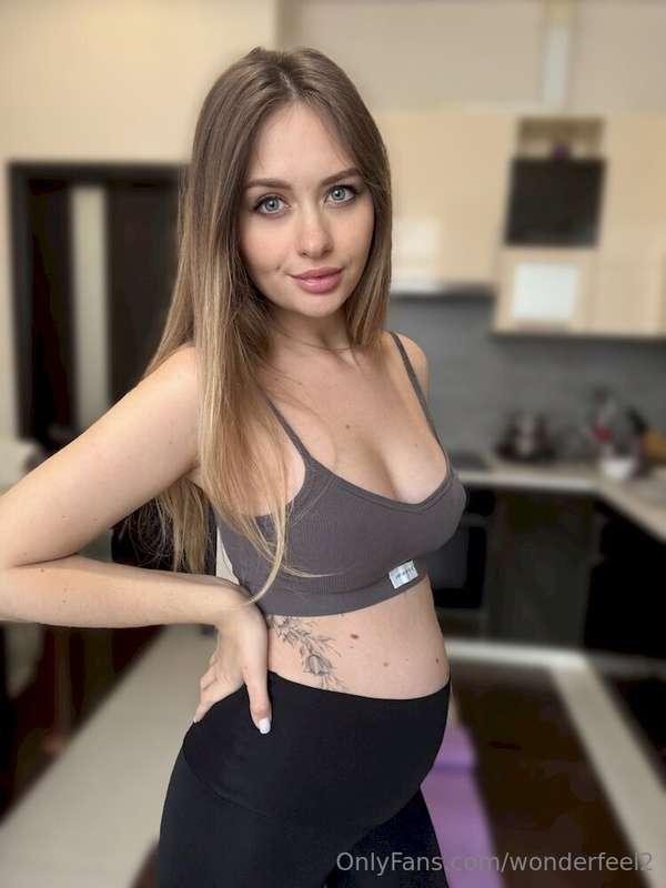 Hello! ✨ My name is Elena @pregnant_Ella, and I’m in a very ..