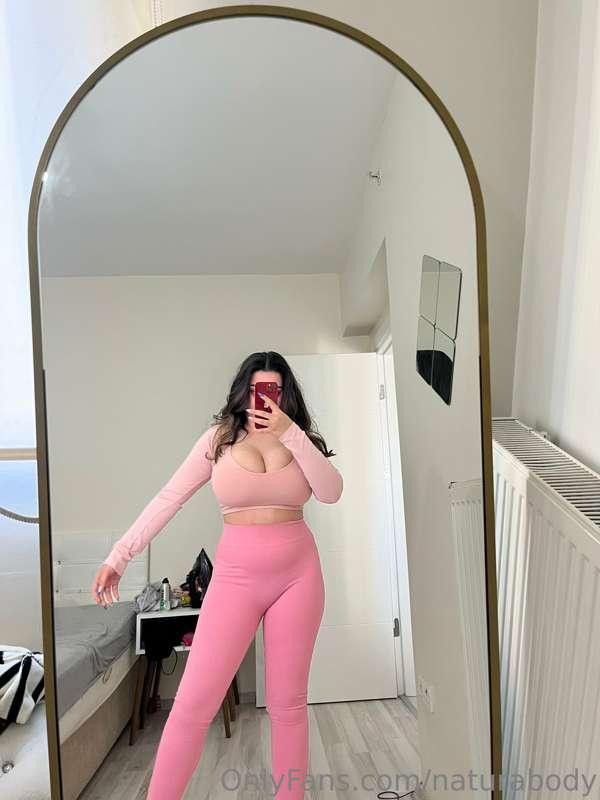 Amcığımda pembe 👅