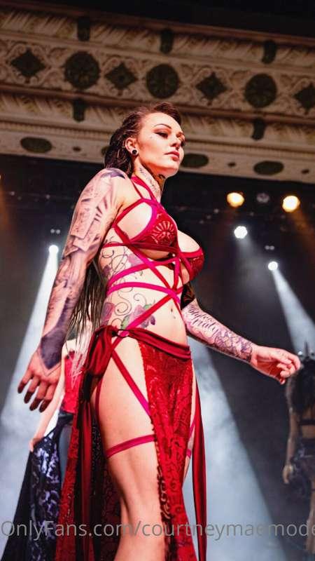 мαу тнє 4тн ... 

#slaveleiavibes