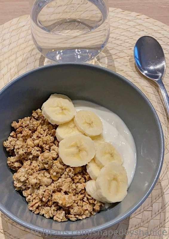 Keeping it simple this morning! Granola, sliced bananas, and..