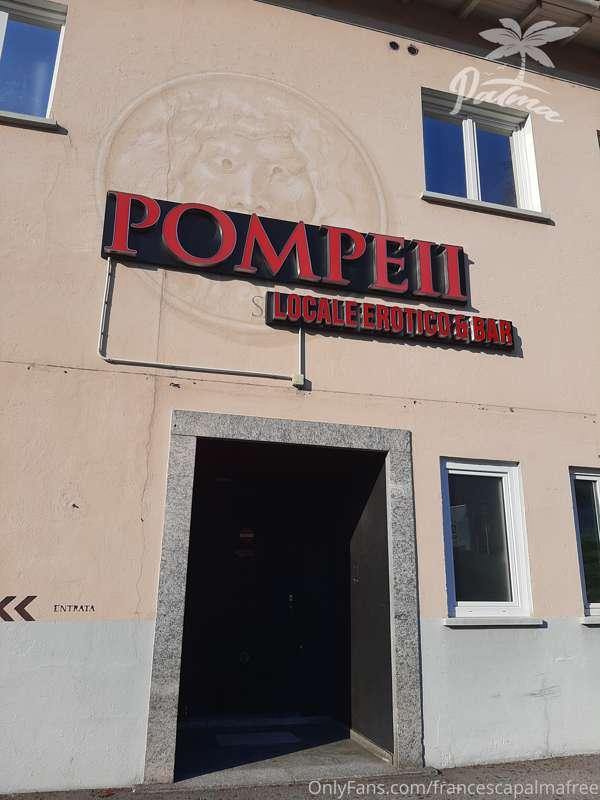 🌴Do we go there? Erotic bar????😏🌴