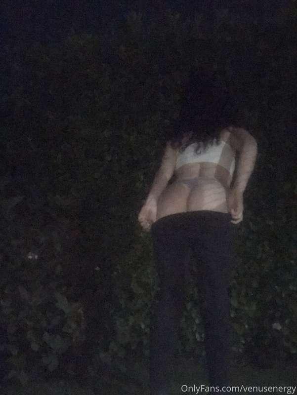 Here’s the quick photo set I got when I snuck outdoors while..